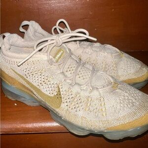 Nike Air Vapormax 23 M 8.5 Beige/Brown

Fair condition.